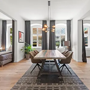 The Strassburger, Stylish 3 Bedroom In Downtown Apartment Berlin